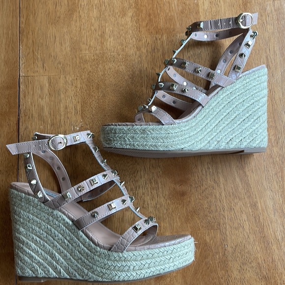 STEVEN New York Scoutt wedge espardille size 8. Nude with yellow gold hardware. - Picture 2 of 9